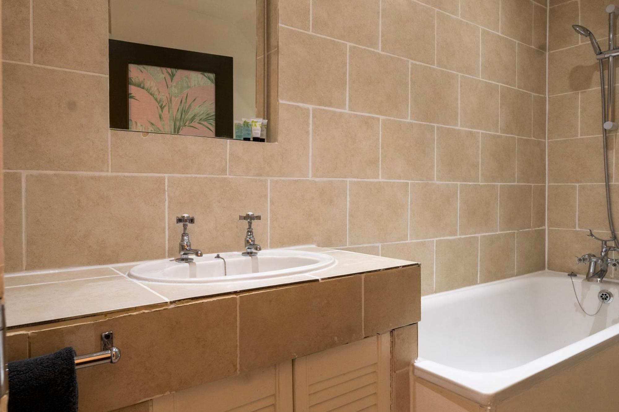 5C- Stylish Urban Retreat - Spacious 2 Bed Flat Londra Exterior foto