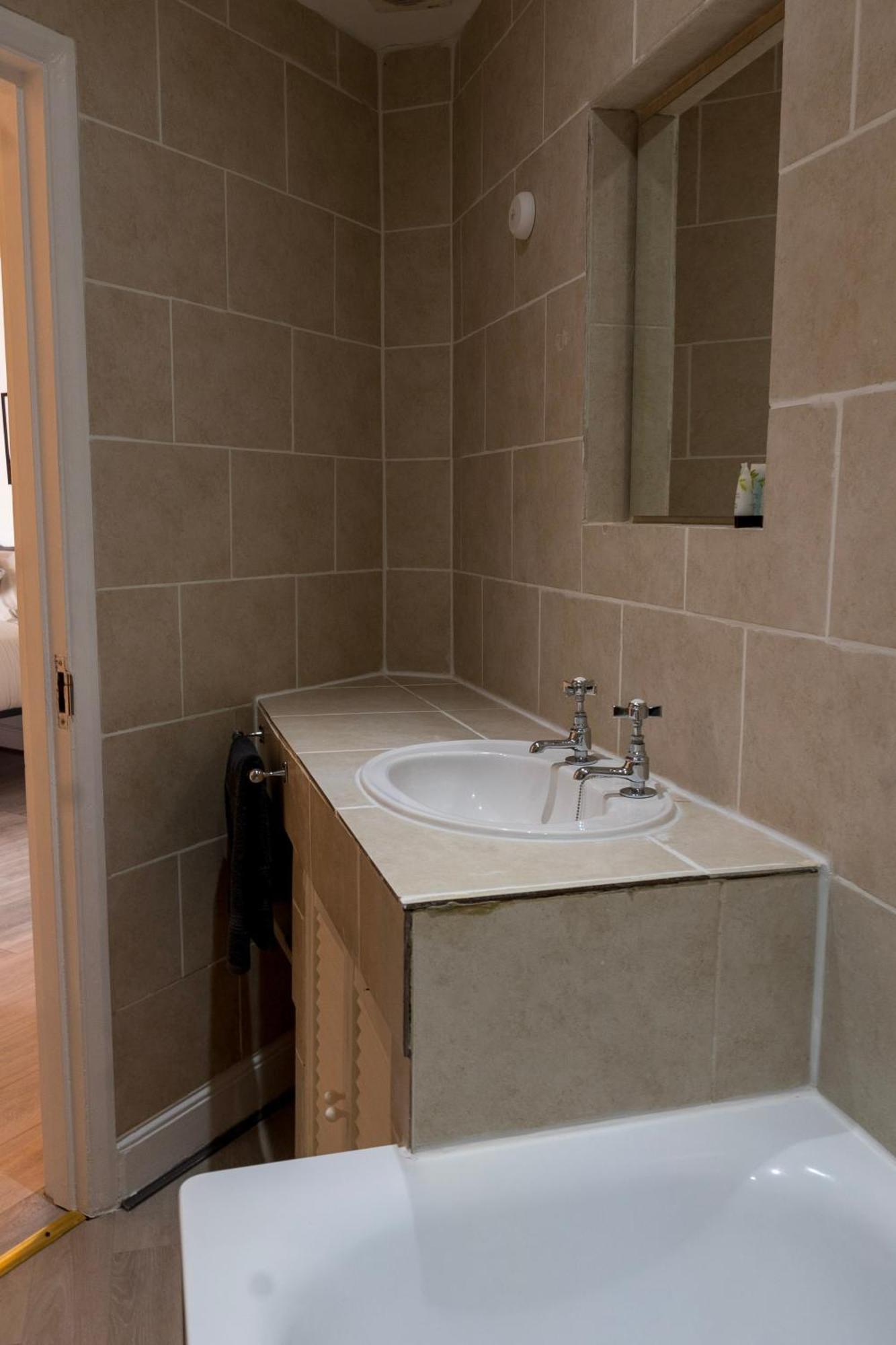 5C- Stylish Urban Retreat - Spacious 2 Bed Flat Londra Exterior foto