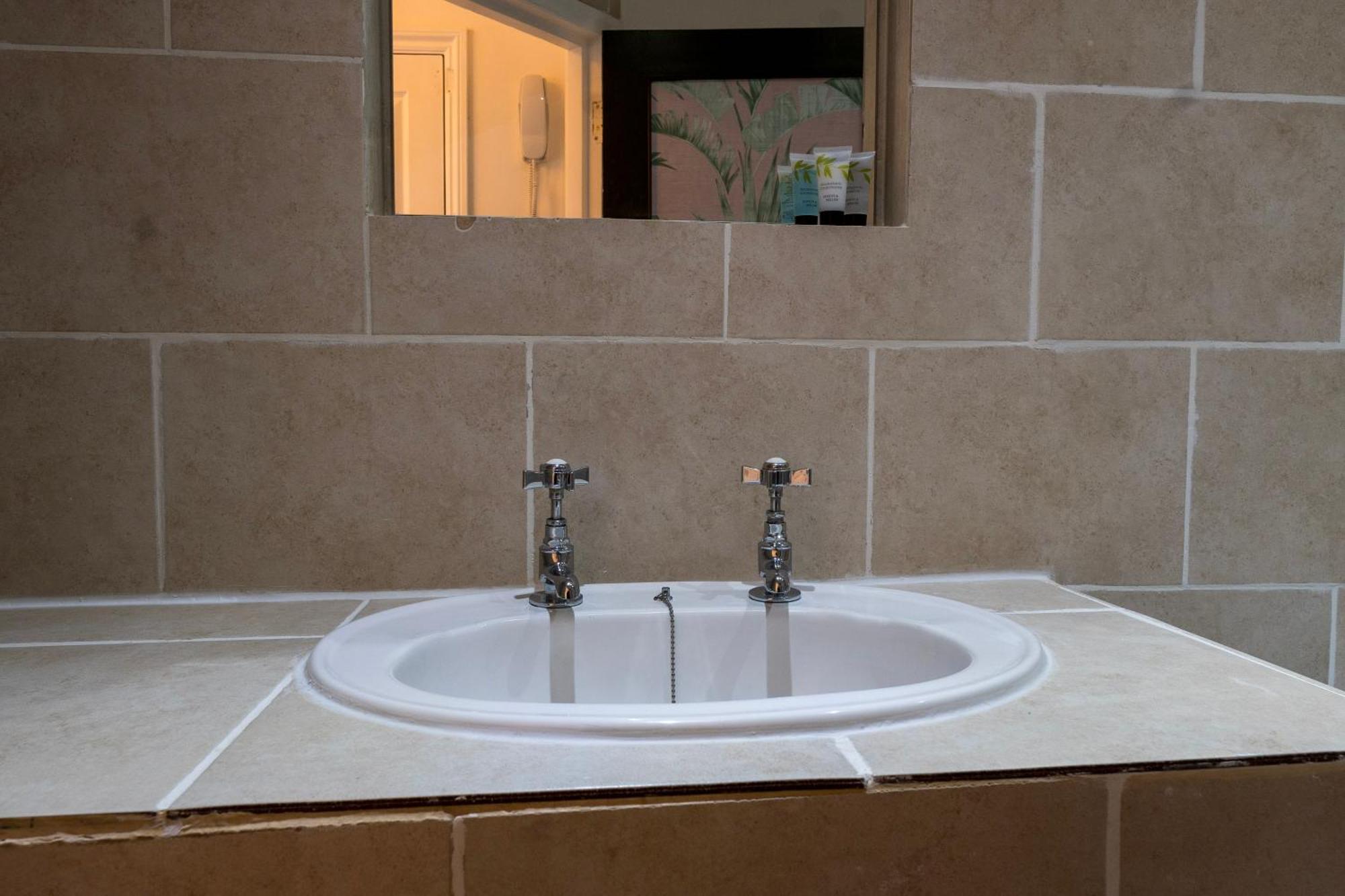 5C- Stylish Urban Retreat - Spacious 2 Bed Flat Londra Exterior foto