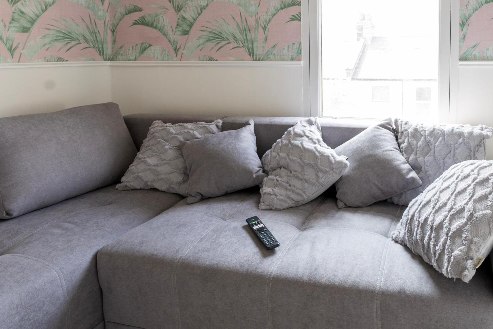 5C- Stylish Urban Retreat - Spacious 2 Bed Flat Londra Exterior foto